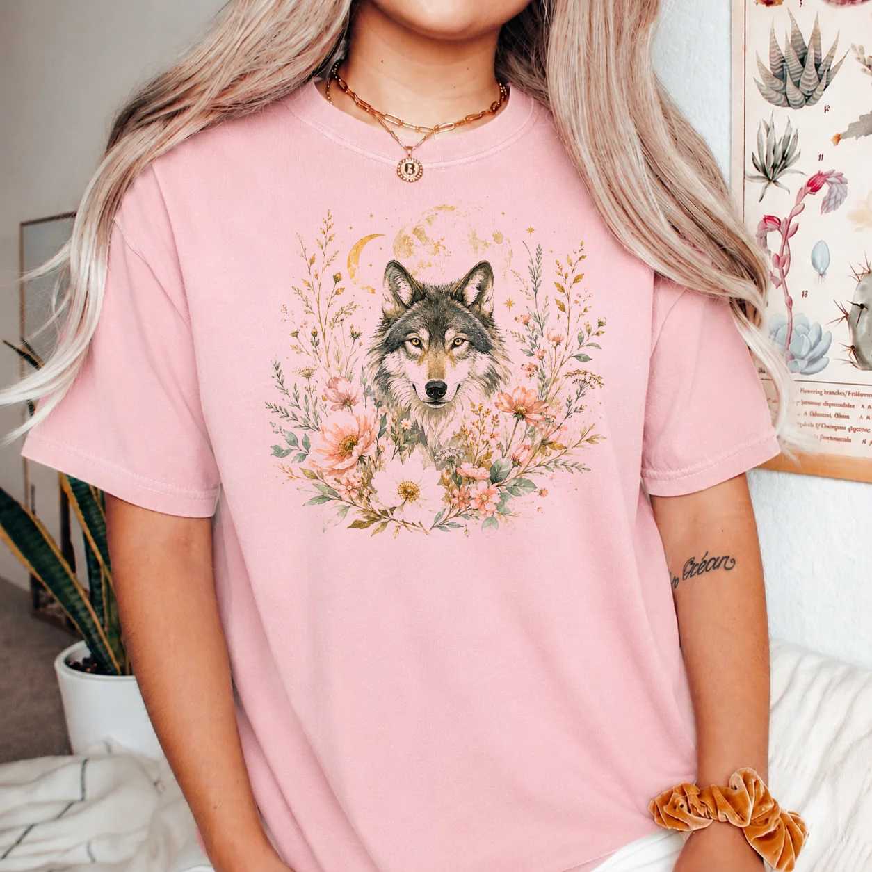 Boho Watercolor Wolf Floral Graphic T-Shirt for Women, Wildflower Nature Art Tee