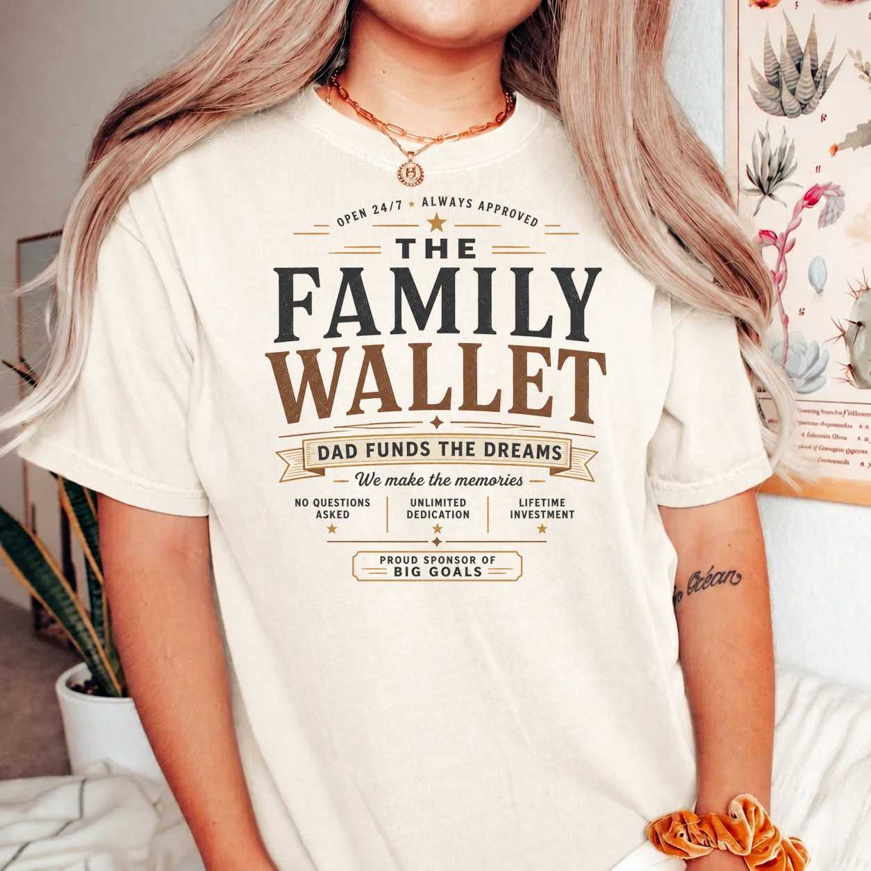 The Family Wallet Dad Funds the Dreams T-Shirt for Father's Day Vintage Style Graphic Tee for Proud Dads