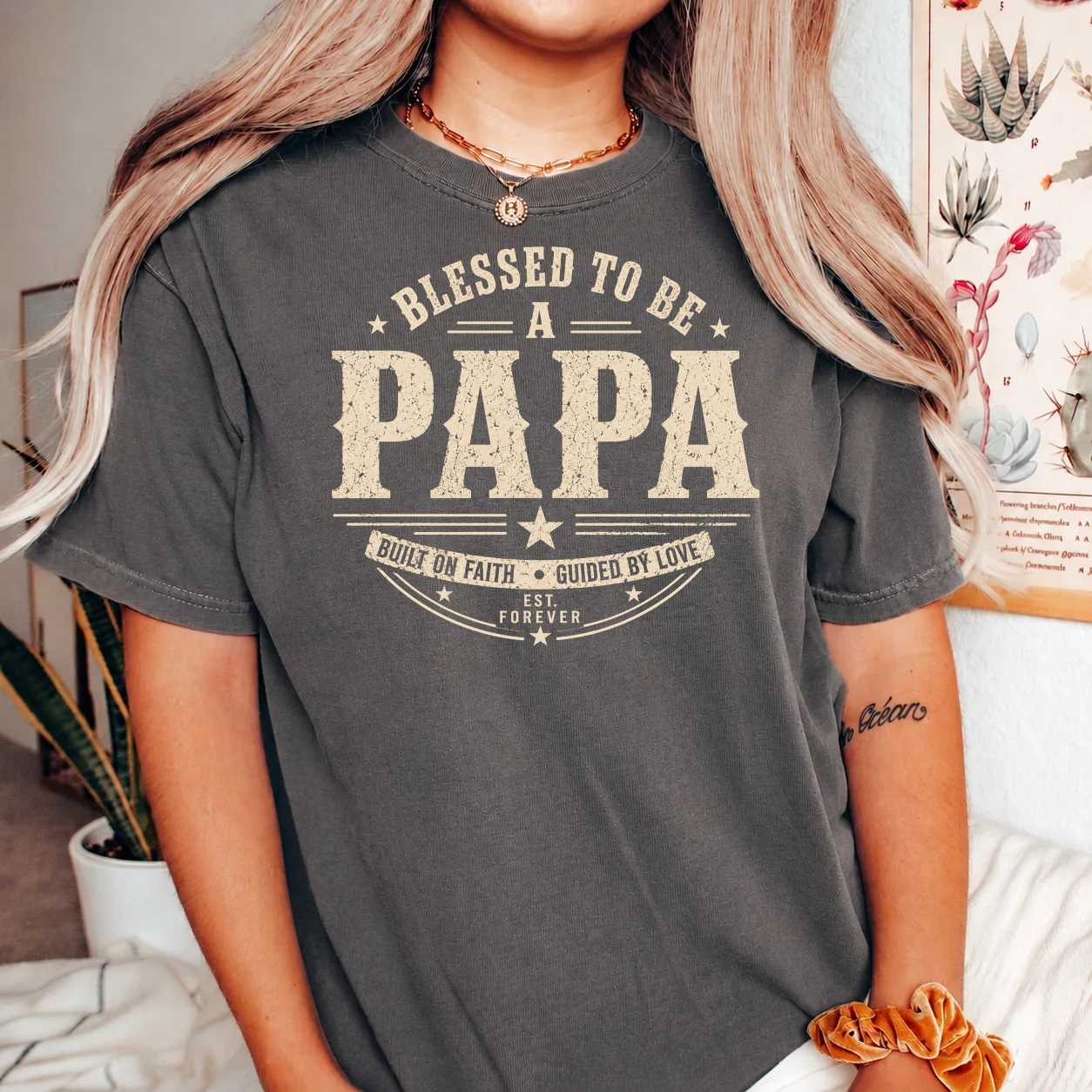 Vintage Papa Shirt for Fathers Day Gift Distressed Heritage Dad Graphic T-Shirt for Proud Fathers