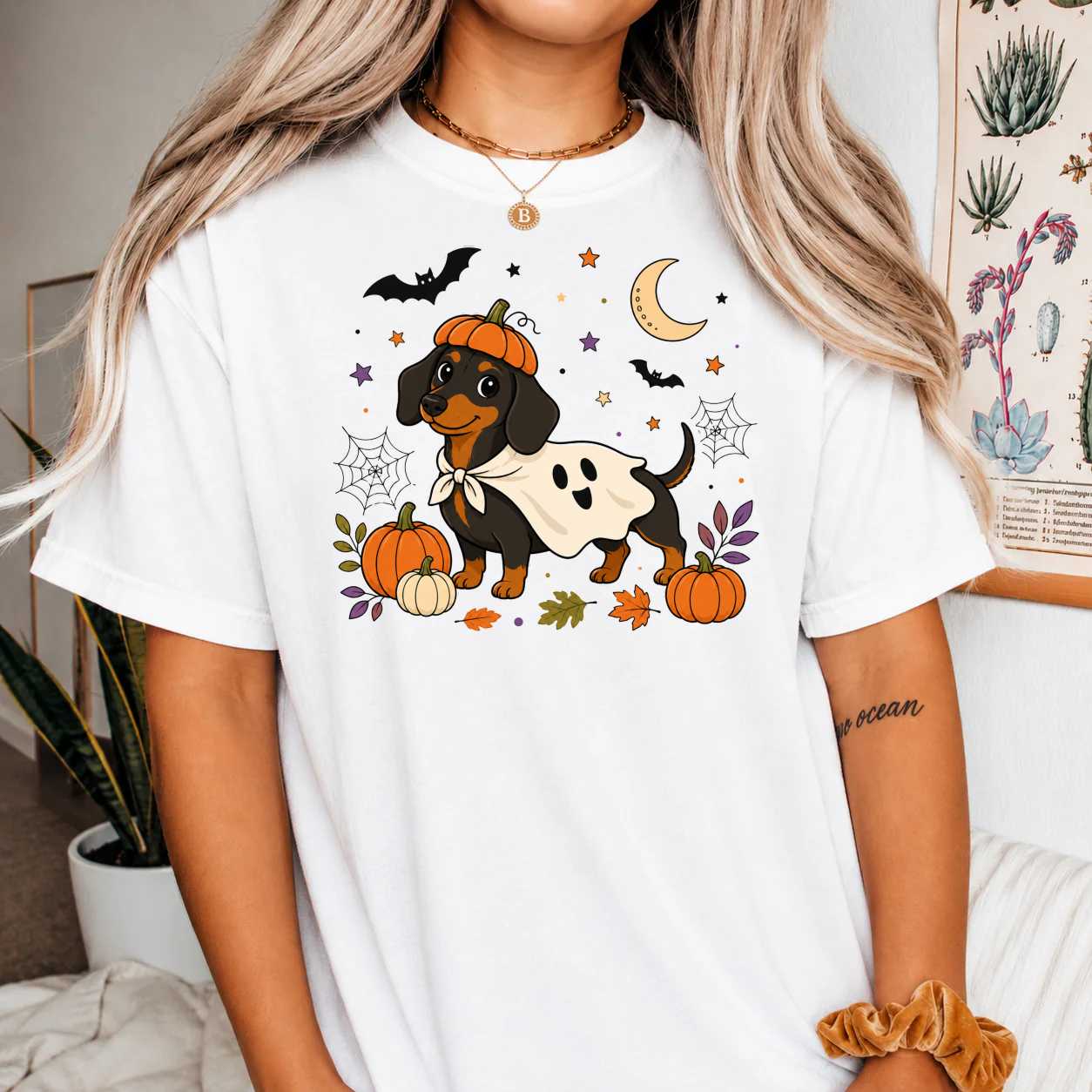 Halloween Dachshund Ghost T-Shirt for Dog Lovers with Spooky Pumpkin and Wiener Dog Design